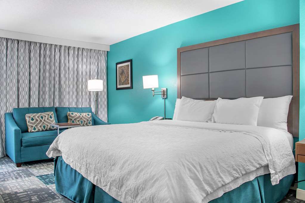 Фото Hampton Inn Adel