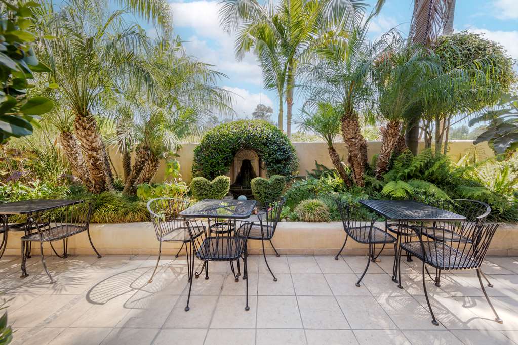 Фото Best Western Plus South Coast Inn