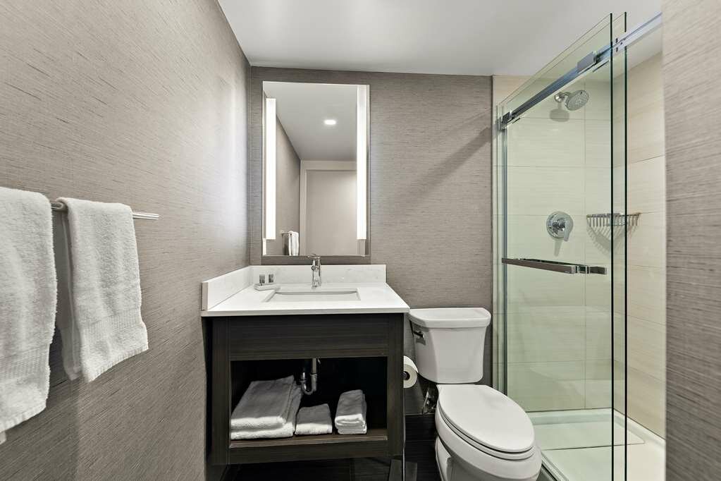 Фото Best Western Parkway Hotel Toronto North