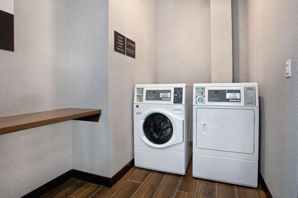 Фото Hampton Inn & Suites Ottawa West