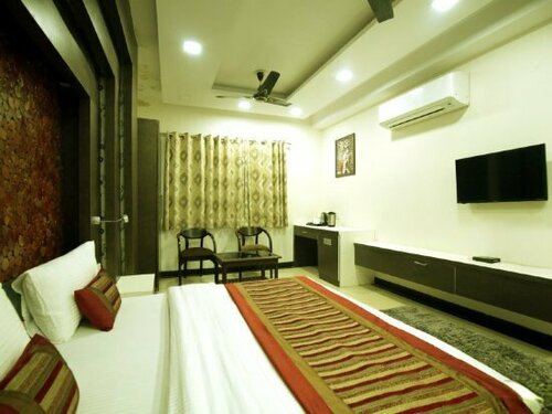 Hotel Red Castle