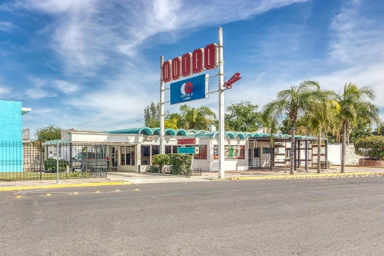 Фото Capital O Hotel La Siesta, Gómez Palacio