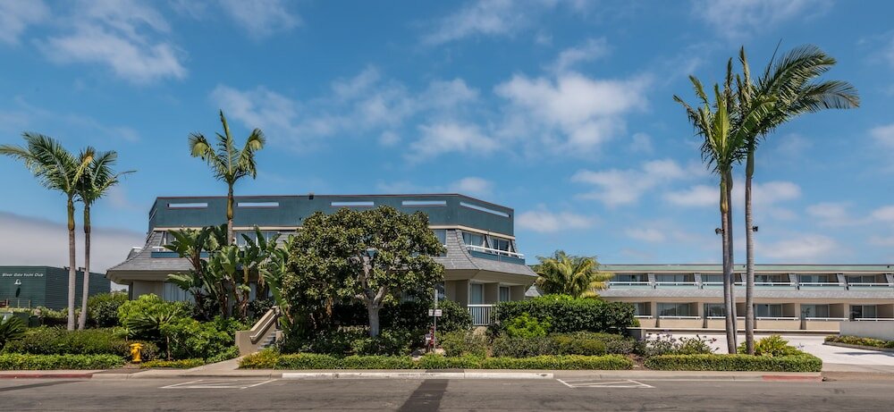 Фото Bay Club Hotel & Marina