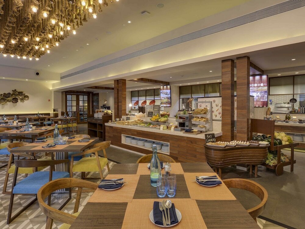 Фото Novotel Goa Candolim Hotel