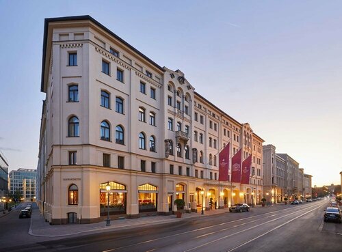Внешний вид отеля Hotel Vier Jahreszeiten Kempinski Munchen в Мюнхене, фото 1