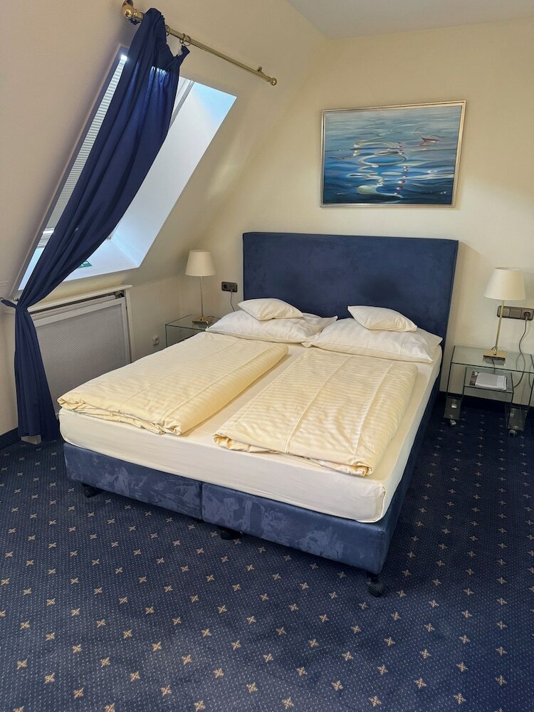 Фото Hotel Viktoria