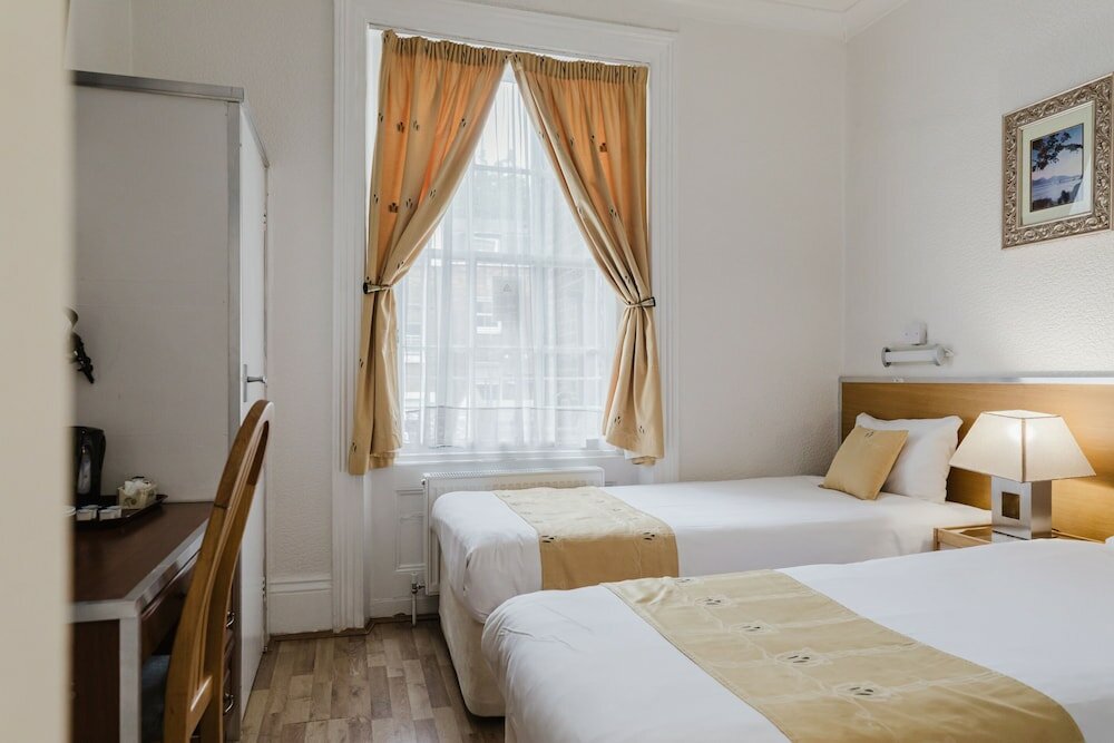 Фото Falcon Hotel