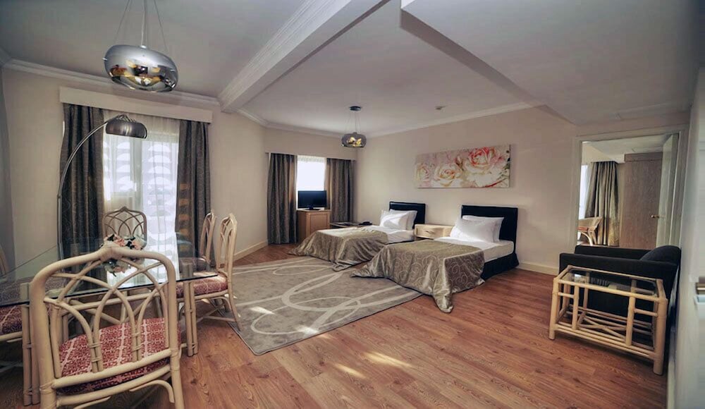 Фото Jasmine Court Hotel & Casino