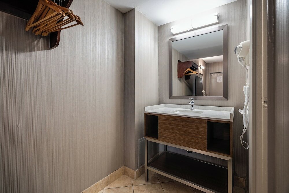 Фото Monte Carlo Inn Toronto West Suites