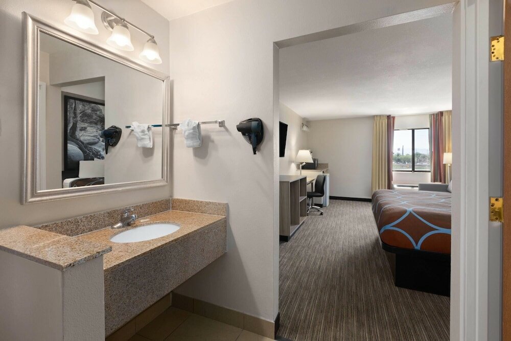 Фото Super 8 by Wyndham Tucson/Grant Road Area Az