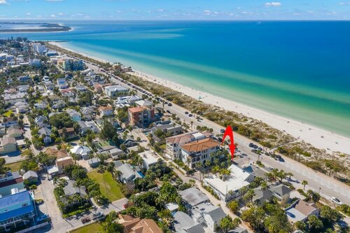 Внешний вид отеля Inn on the Beach в Сент-Пит-Бич, фото 2