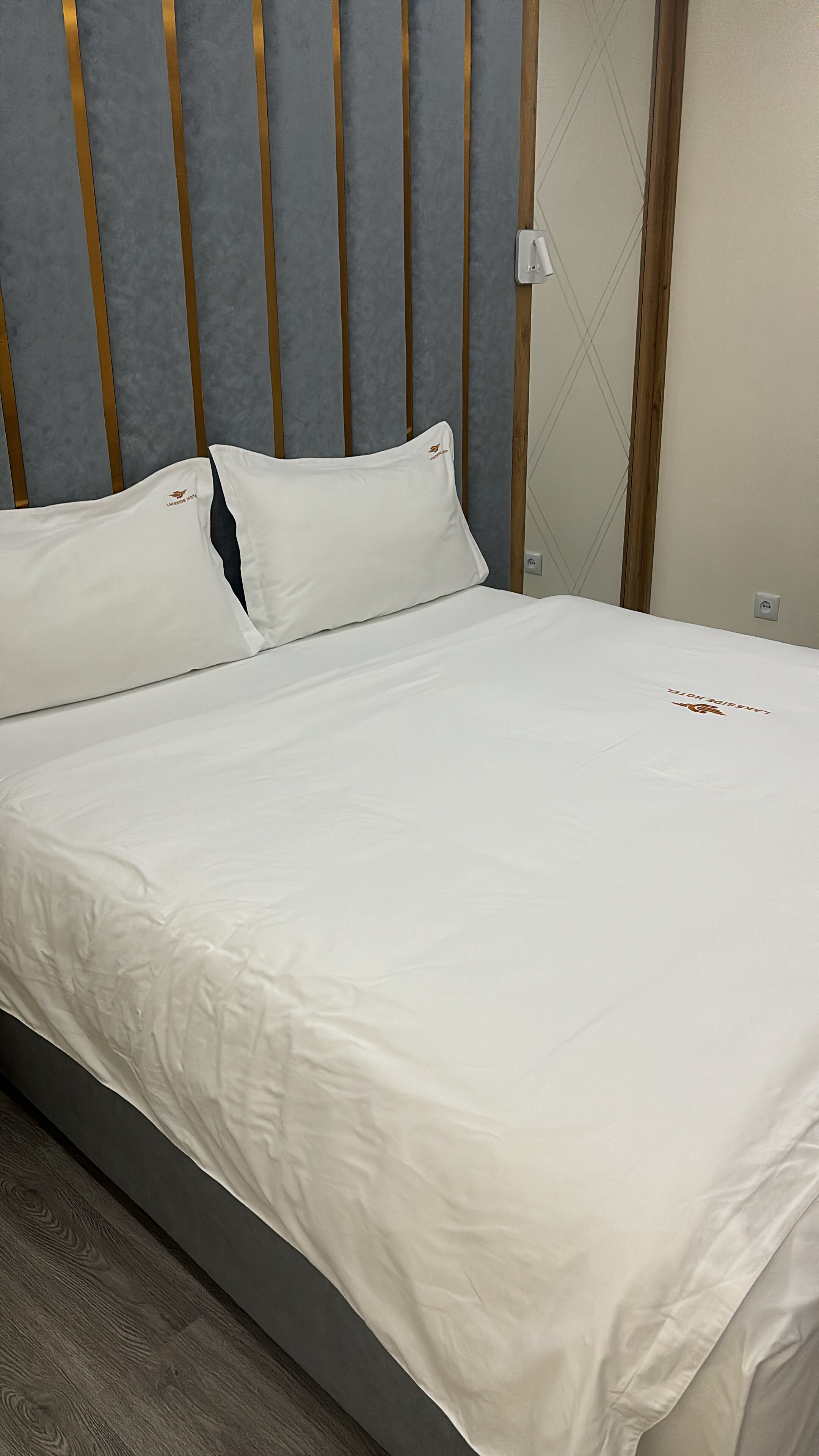 Фото Lakeside Hotel