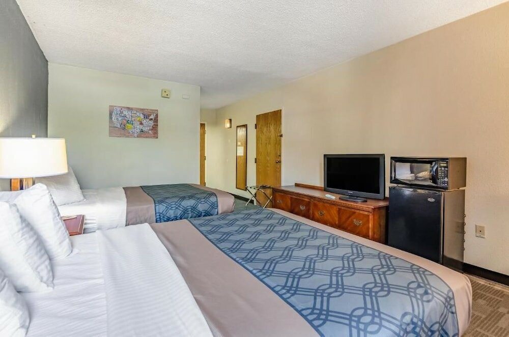 Фото Econo Lodge Inn & Suites Radford-Blacksburg Area