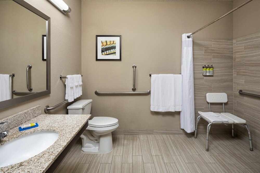 Фото Holiday Inn Express & Suites Eden Prairie Minnetonka