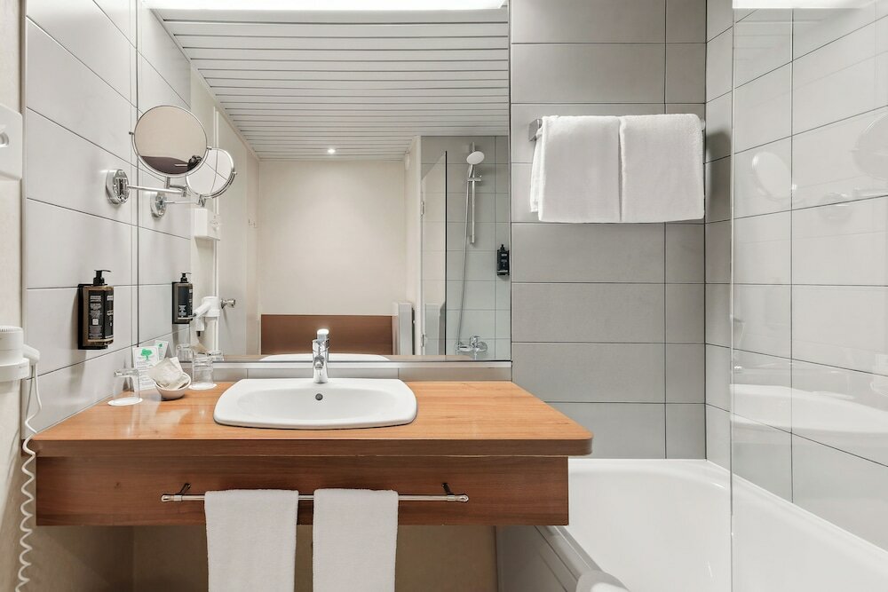 Фото Mercure Hotel Hamburg am Volkspark