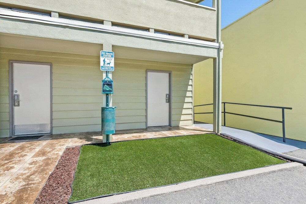 Фото Bonanza Inn & Suites
