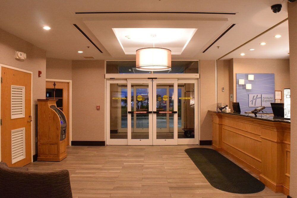 Фото Holiday Inn Express Hotel & Suites Watertown-Thousand Island, an Ihg Hotel