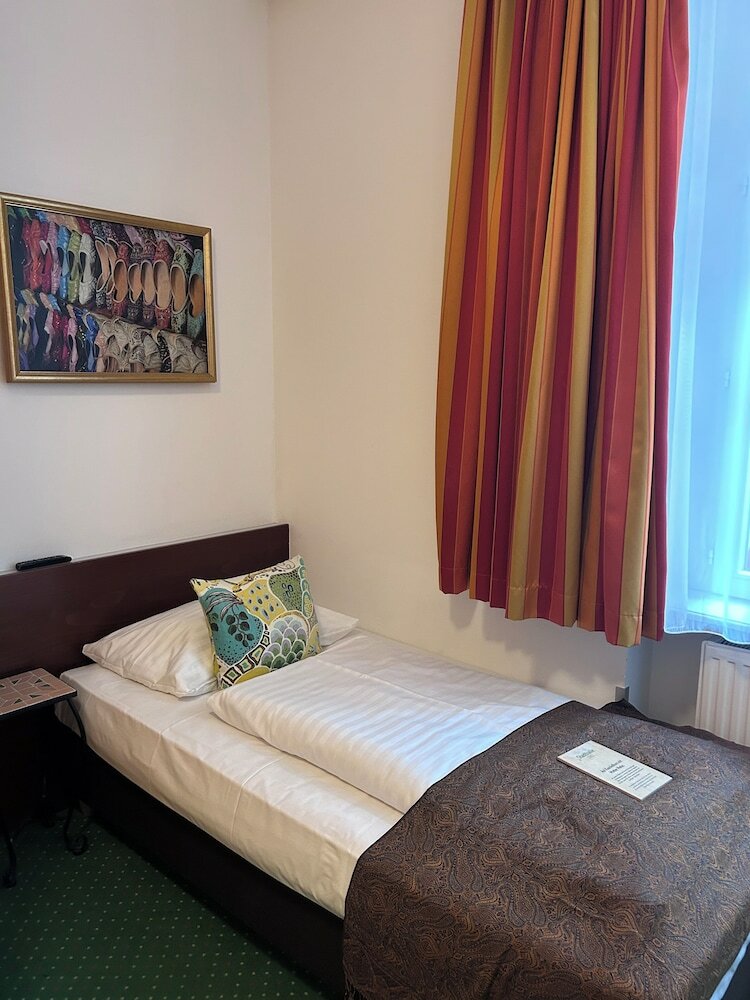 Фото Pension Stadthalle