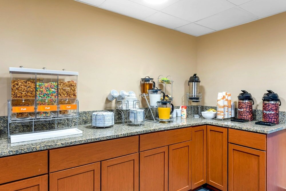 Фото Comfort Inn & Suites