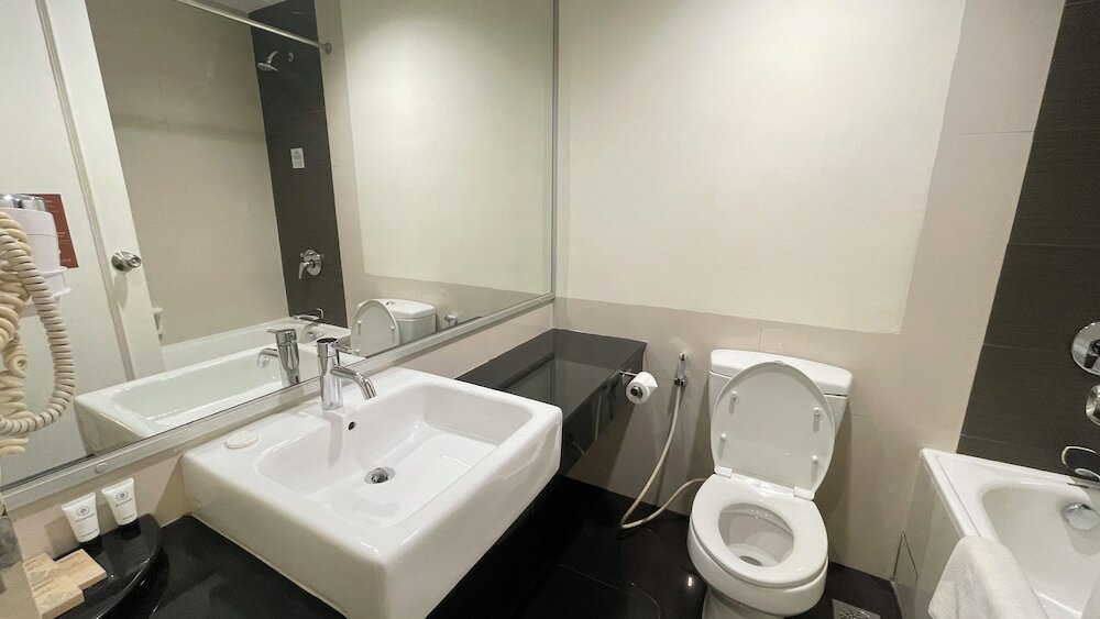 Фото Harmoni One Convention Hotel & Service Apartments