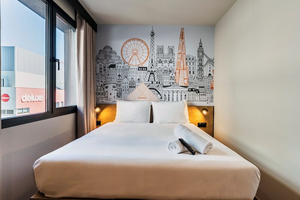 Фото EasyHotel Barcelona La Sagrera