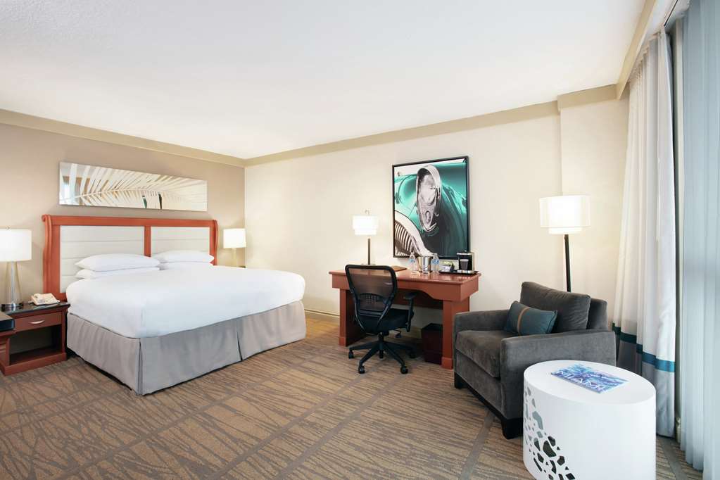 Фото Doubletree by Hilton Hotel Miami Airport & Convention Center
