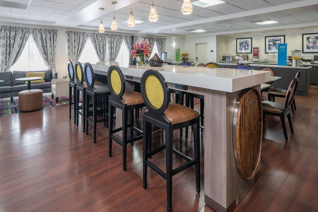 Фото Hampton Inn Livermore