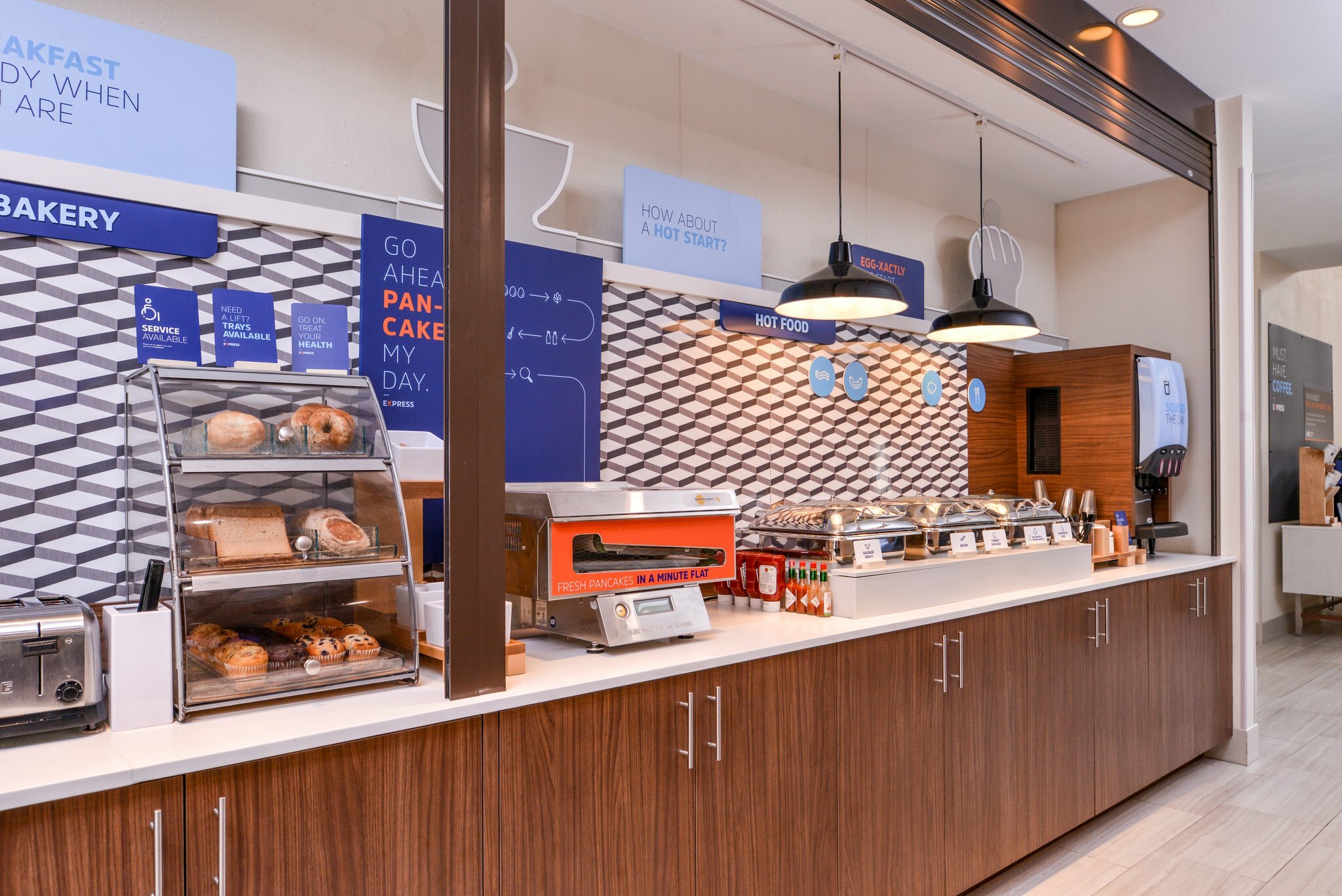 Фото Holiday Inn Express Tampa N I-75 - University Area, an Ihg Hotel