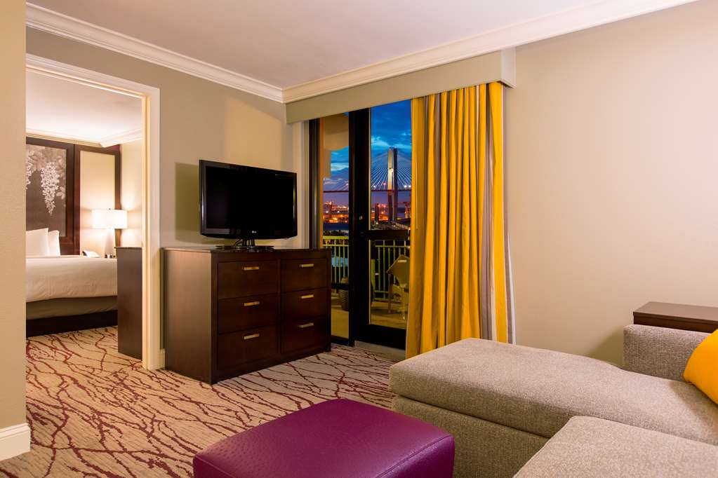 Фото DoubleTree by Hilton Hotel Savannah Historic District