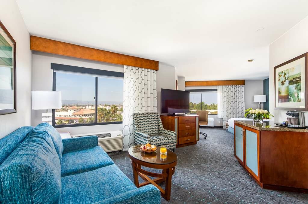 Фото DoubleTree by Hilton Carson