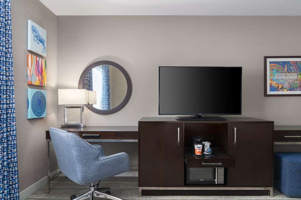 Фото Hampton Inn & Suites Worcester