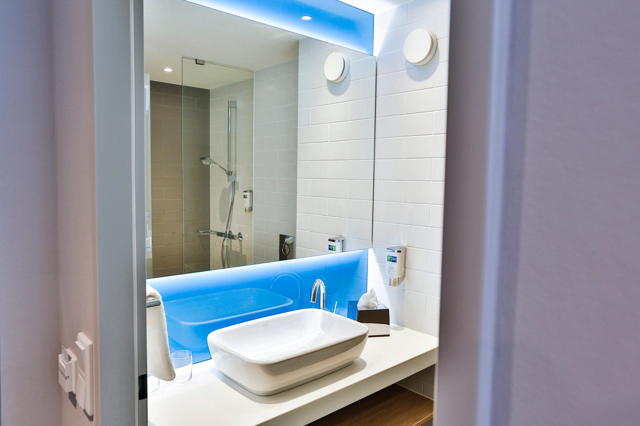 Фото Holiday Inn Express Karlsruhe - City Park, an Ihg Hotel