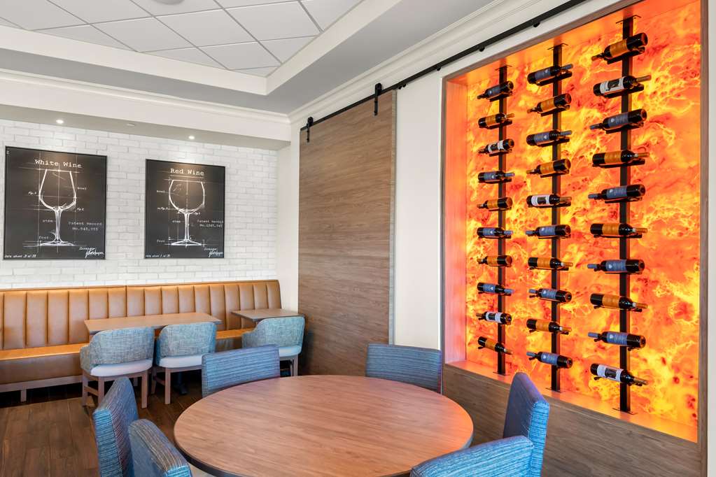 Фото Hilton Garden Inn Suffolk Riverfront