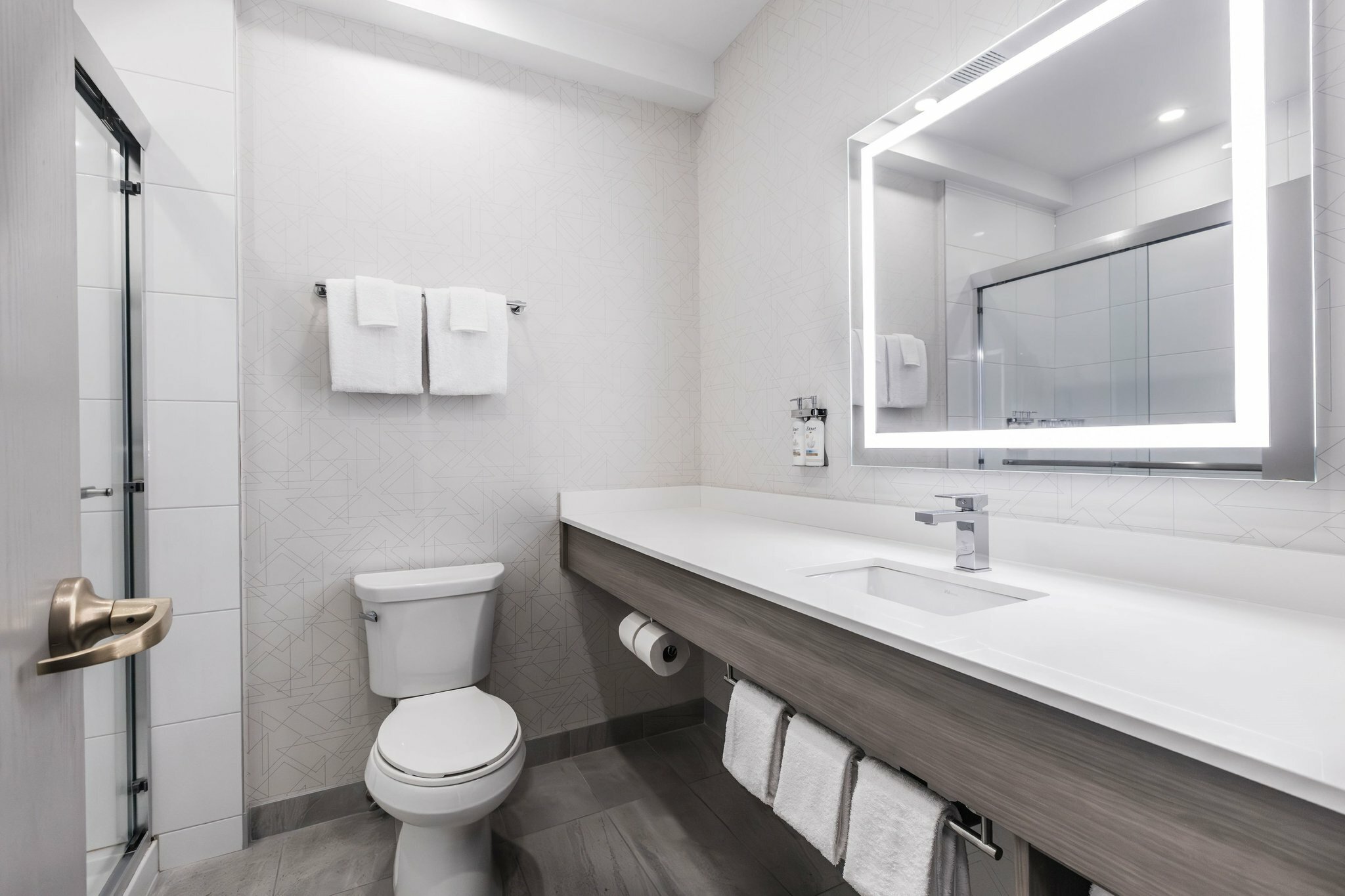 Фото Holiday Inn Express Hotel & Suites Calgary S-Macleod Trail S, an Ihg Hotel