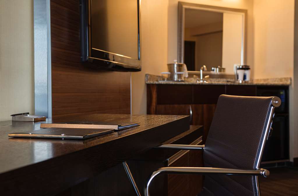 Фото Hilton Winnipeg Airport Suites