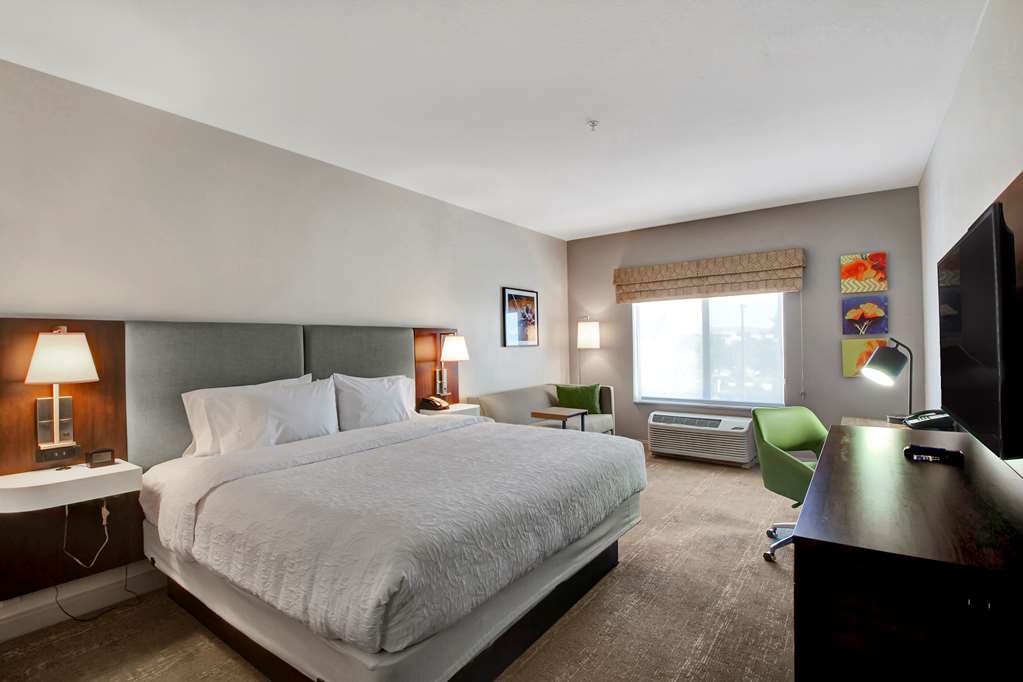 Фото Hampton Inn And Suites Hemet