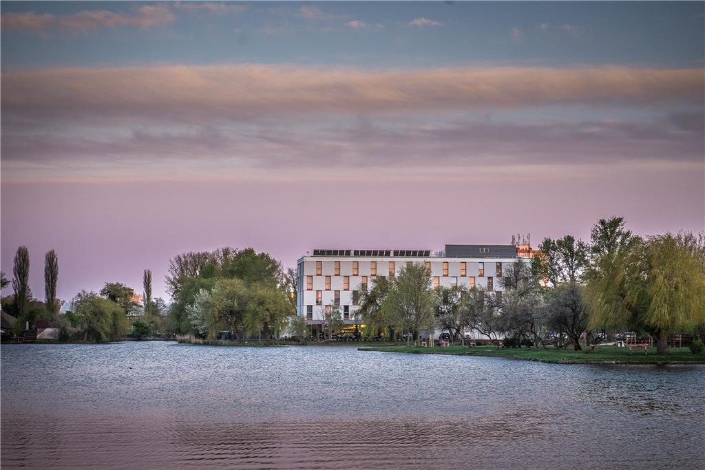Фото Best Western Plus Lakeside Hotel