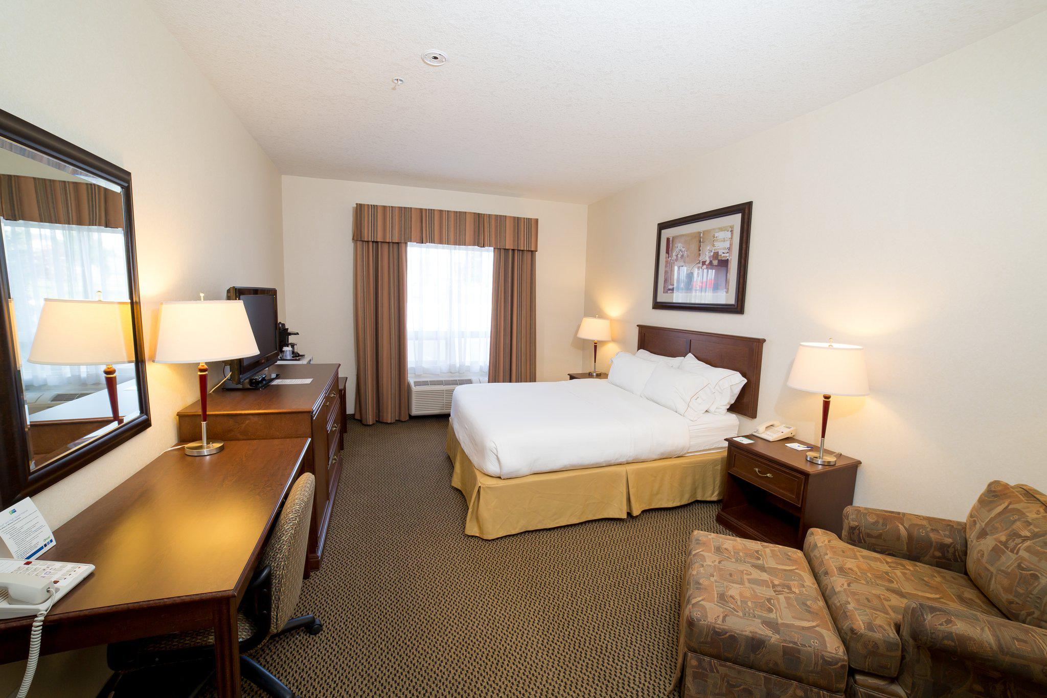 Фото Holiday Inn Express & Suites Drayton Valley