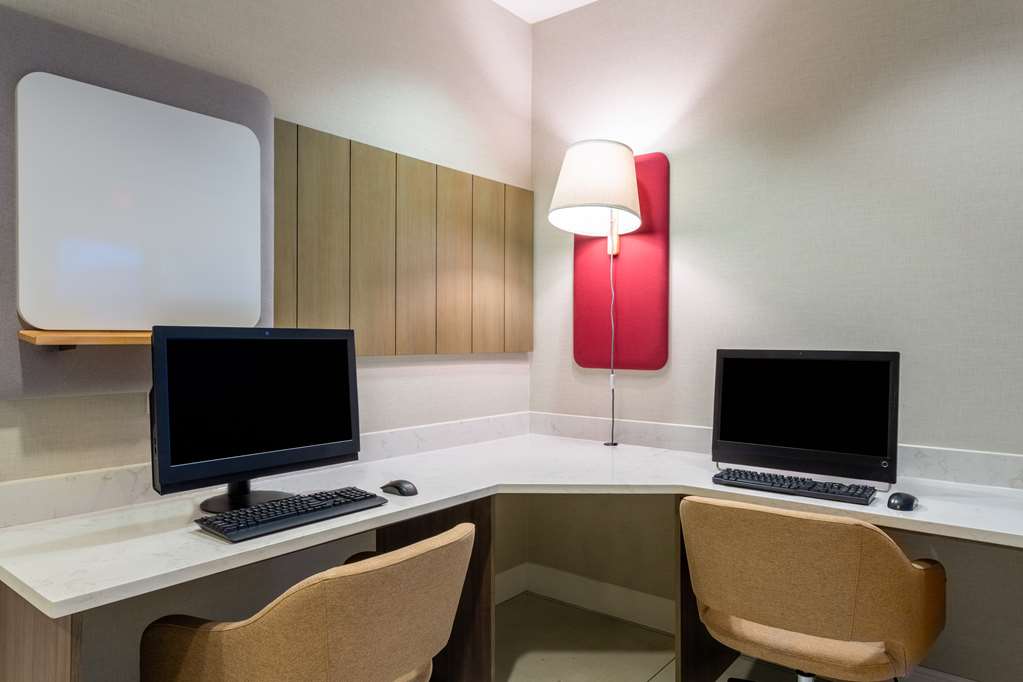 Фото Hilton Garden Inn Islip/MacArthur Airport