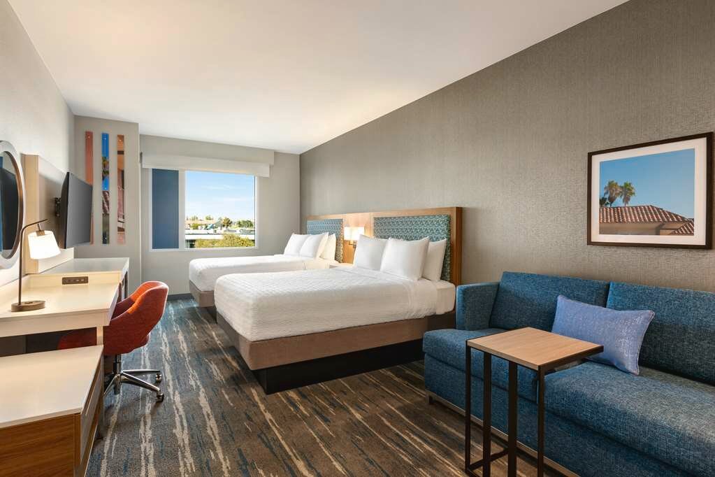 Фото Hampton Inn & Suites San Mateo-San Francisco Airport