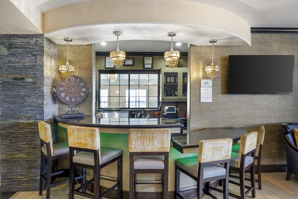 Фото Best Western Plus Emerald Inn & Suites