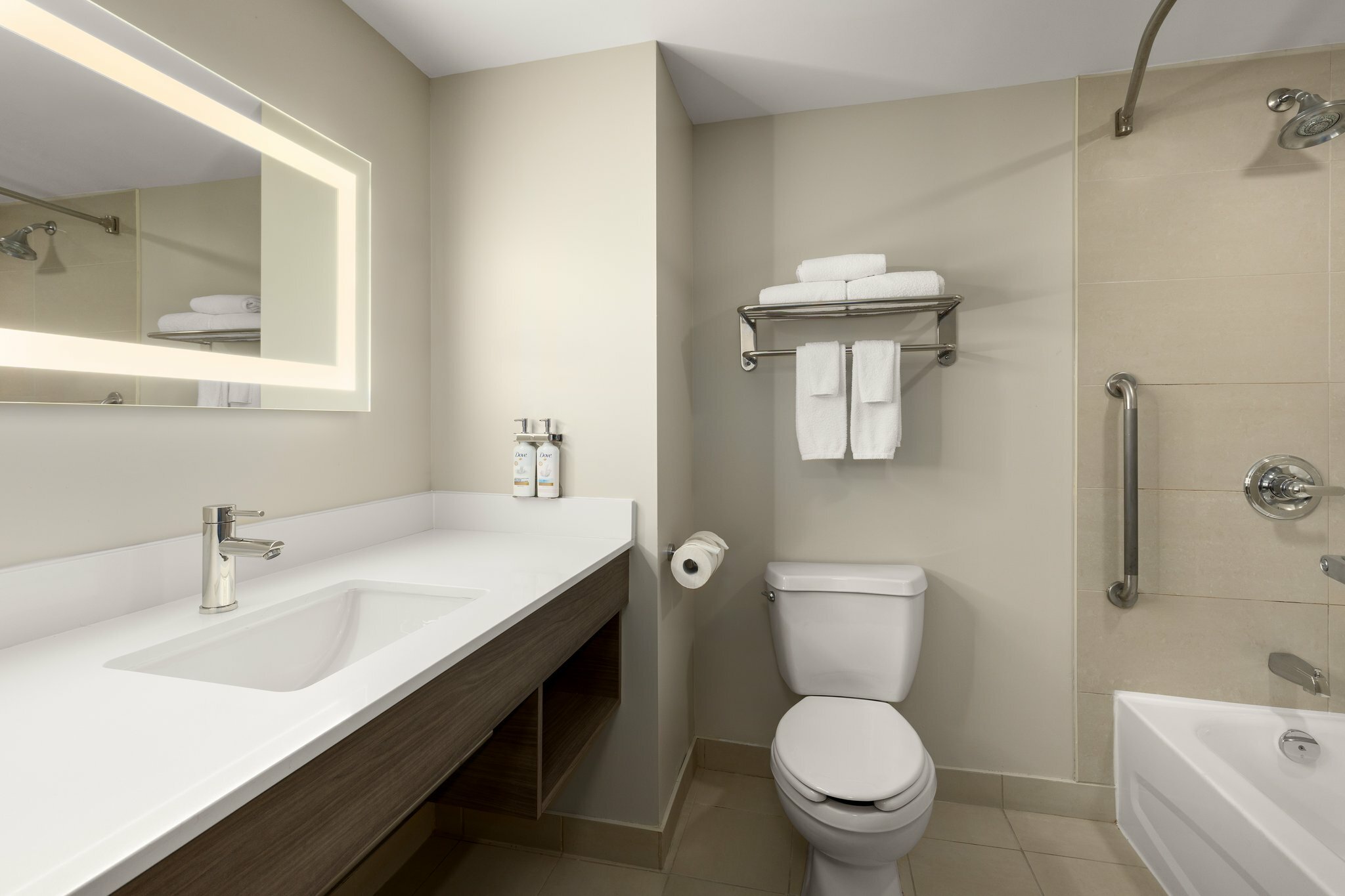 Фото Holiday Inn Express & Suites Brockville