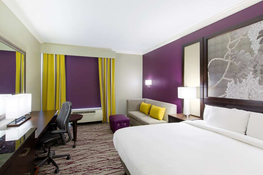 Фото DoubleTree by Hilton Hotel Savannah Historic District