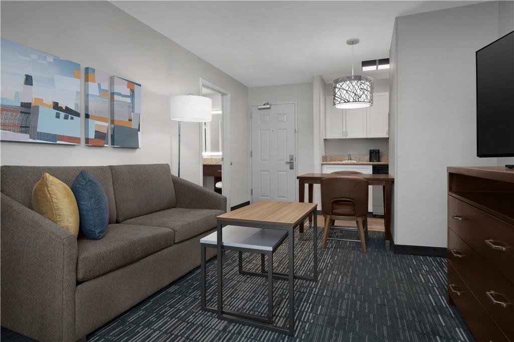 Фото Homewood Suites by Hilton Newark-Cranford
