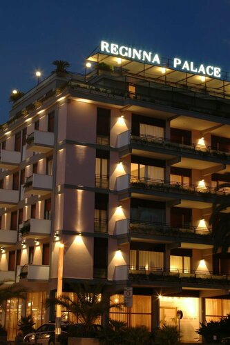 Гостиница Reginna Palace Hotel в Майори