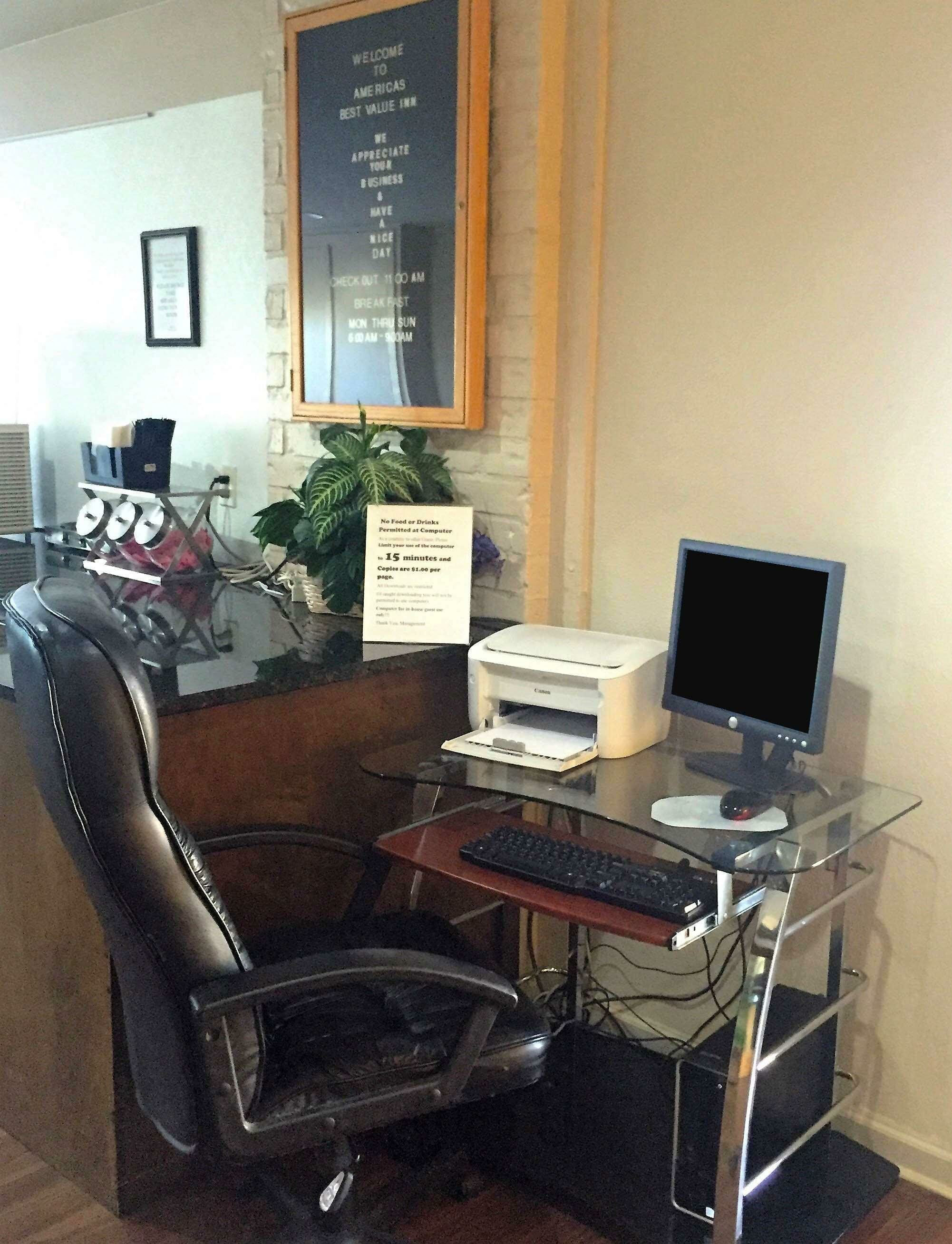 Фото Americas Best Value Inn Austin University