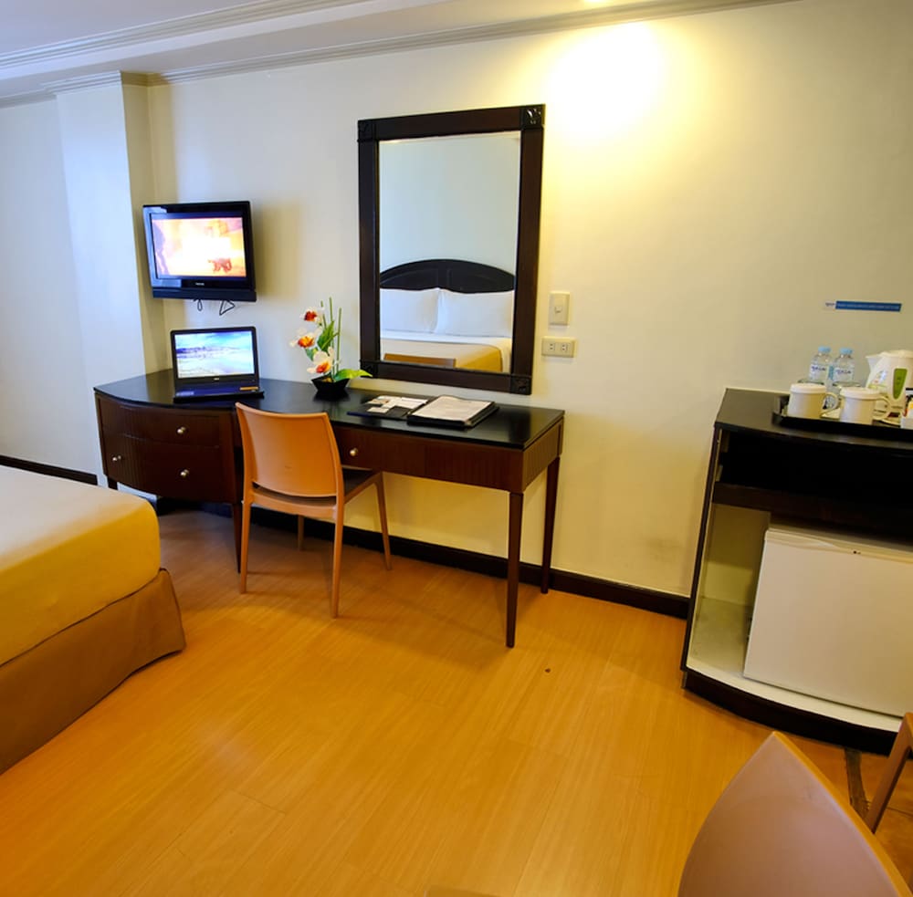 Фото Fersal Hotel Neptune Makati