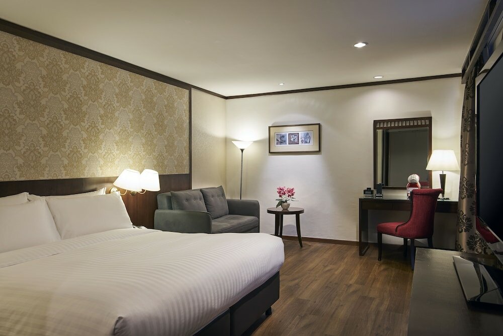 Фото Village Hotel Albert Court by Far East Hospitality