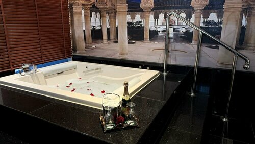 Гостиница Holiday Villa Hail Hotel فندق هوليداي فيلا حائل в Хаиле