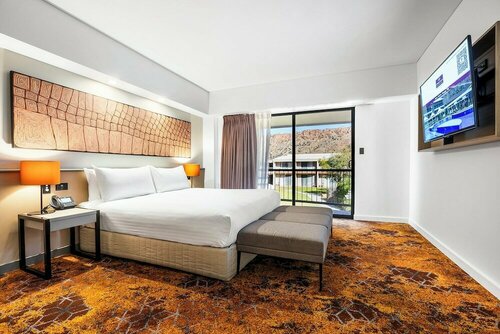 Внешний вид отеля Crowne Plaza Alice Springs Lasseters, an Ihg Hotel в Мпветьерре, фото 2